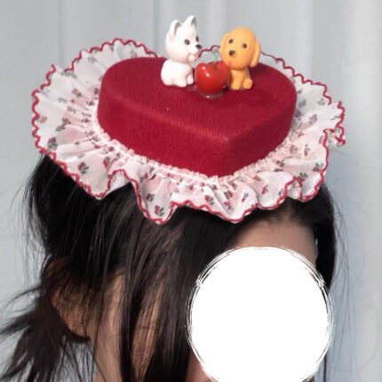 小さな犬のヘアアクセサリー♡赤いハート帽子×チェック柄